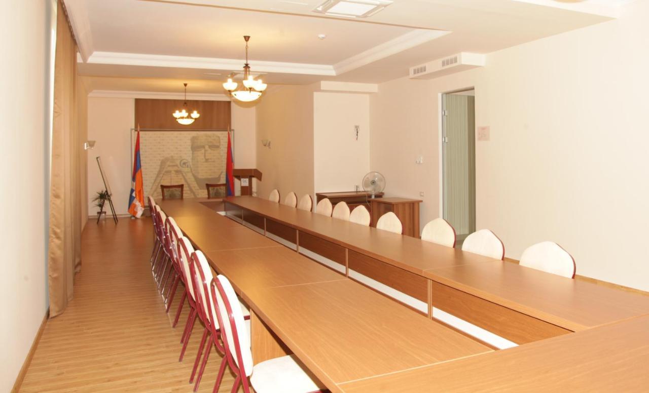 יירבאן Artsakh Hotel מראה חיצוני תמונה